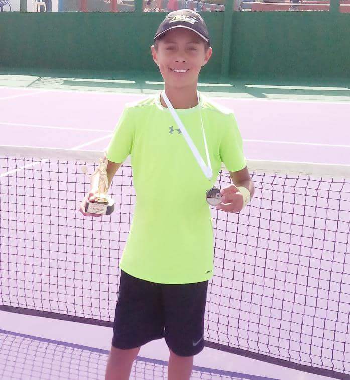 Alonso Quintero (campeón de singles finalista de dobles) Tlaxcala