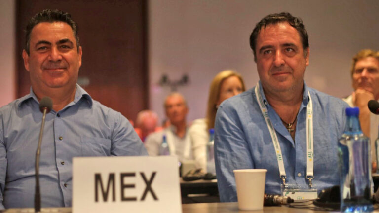 LA FOTO DEL DÍA: NORBERTO MANTIÑAN CON FUERTE PRESENCIA EN LA ASAMBLEA DE LA ITF