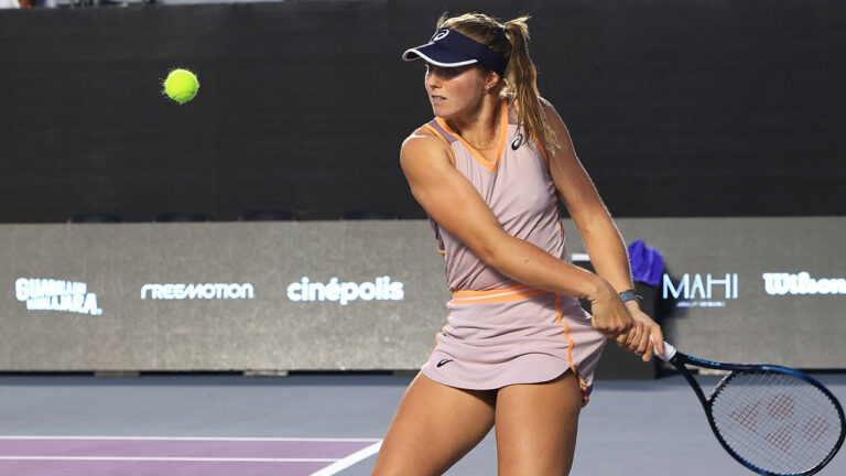 Olivia Gadecki sorprende a Danielle Collins y la elimina del Gdl Open Akron.