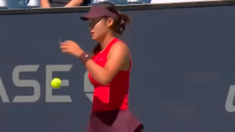 DIEGO VALLE RESULTADOS DÍA 4: EMMA RADUCANU UNA EXCAMPEONA DEL US OPEN EN PIE DE LUCHA